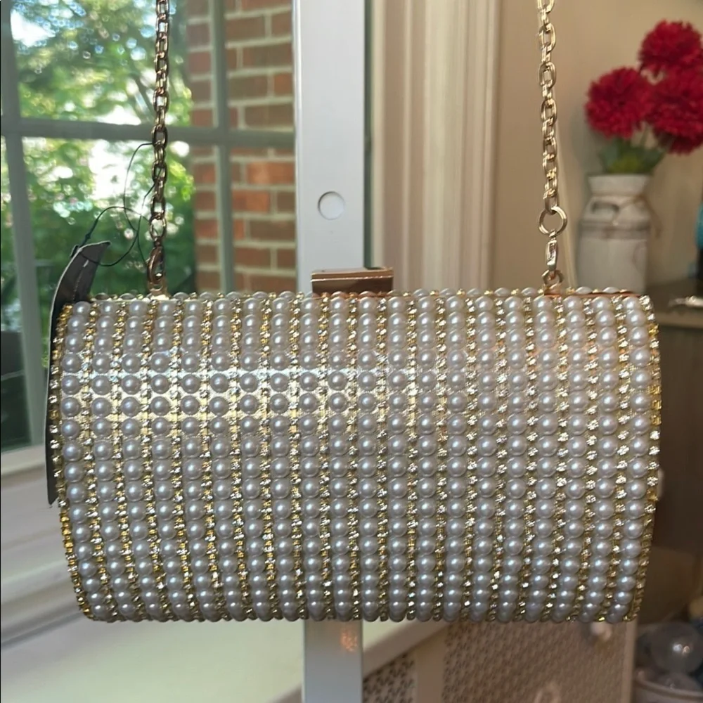 1072 Elegant Pearl‎ and Gold Evening Clutch